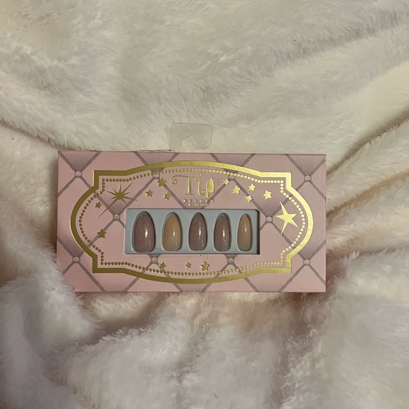 2/$15! Pink Shimmer Almond Shaped Artificial Nails NIB - Picture 2 of 3